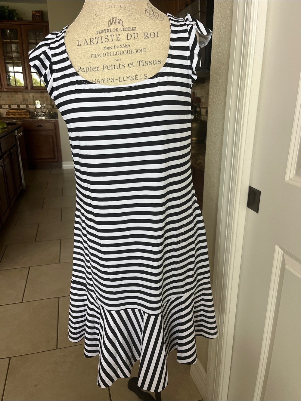 Tommy Bahama Breaker Bay black & white striped Flounce stretch dress medium